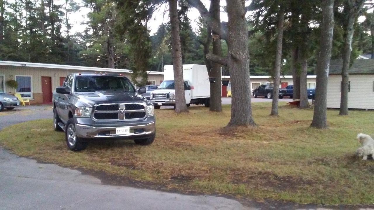 Pine Grove Motel Sault Ste. Marie Exterior foto